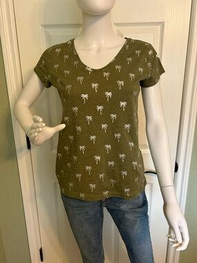 LOFT Olive Green Palm-Print Short Sleeve Tee